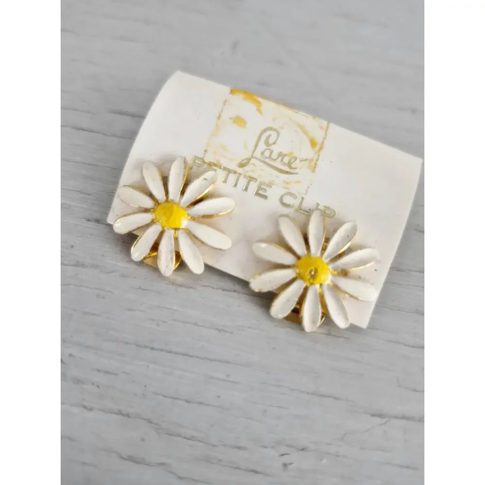 Vintage White Enamel Coro Daisy Brooch and Earrings
